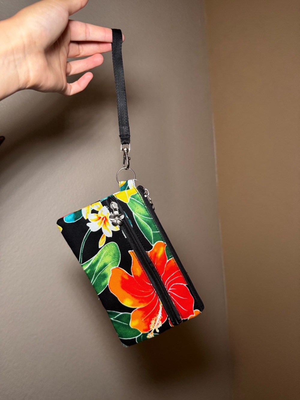 Floral Wristlet Clutch - Hawaiian Island Impressions Floral Print
